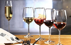 重慶進(jìn)口紅酒批發(fā)市場(chǎng) 一杯紅酒應(yīng)該倒多少才合適